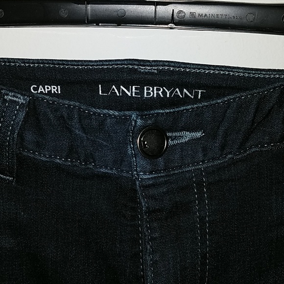 🤩 NWT! Lane Bryant stretch jean capris. - Picture 2 of 6
